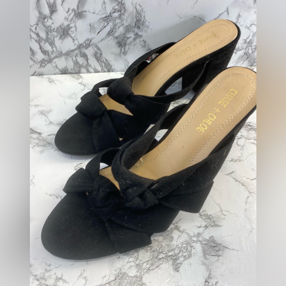 Chase & Chloe Black Double Strap Neutral 3.5 inch Block Heels Size 11